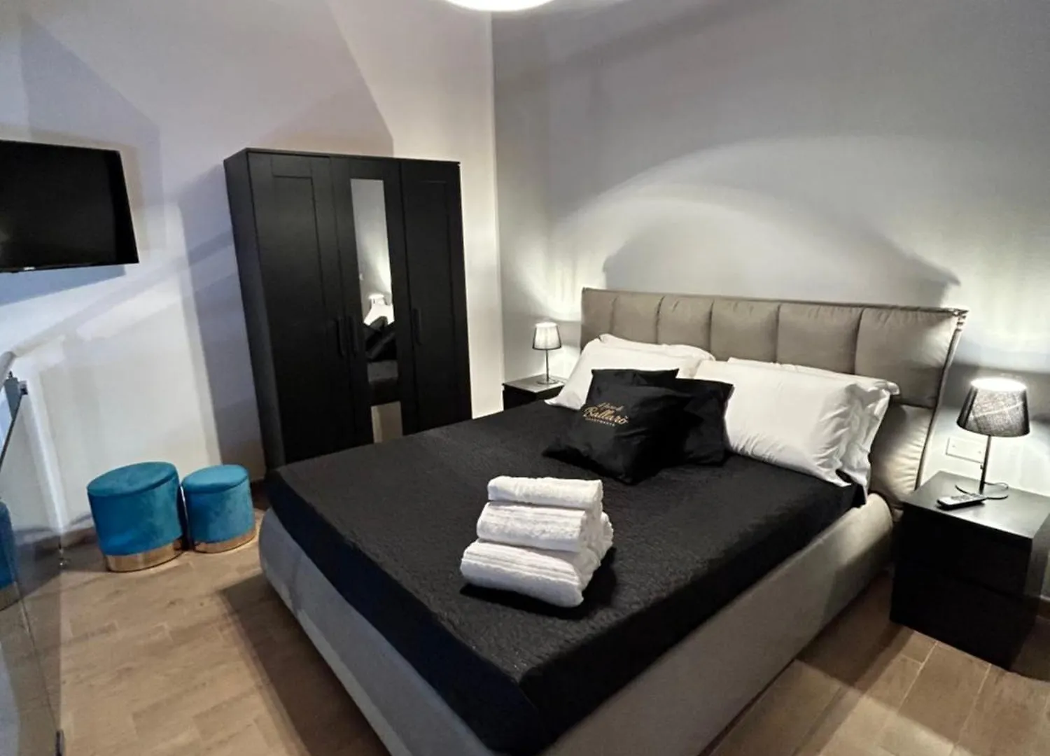 Ballaro Suite Apartment 팔레르모 B&B